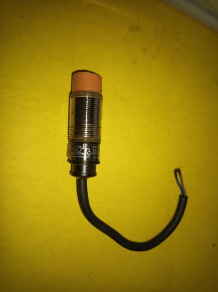 Autonics PR18-8AC 100-240VAC 4A1770 proximity switch