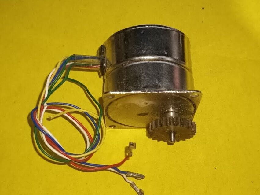 Copal SP4-415 Stepping Motor with reducer gear 1/125 12V - Image 3