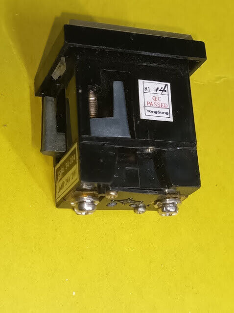 YSRL 34-024 rectabgle lamp light 24v 2w Yong Sung Marine store spare New - Image 3