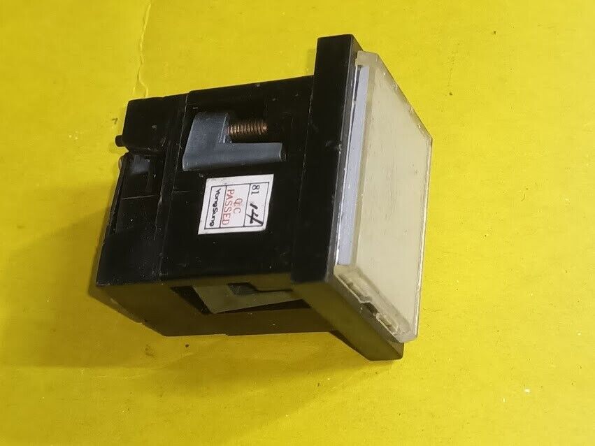 YSRL 34-024 rectabgle lamp light 24v 2w Yong Sung Marine store spare New - Image 2