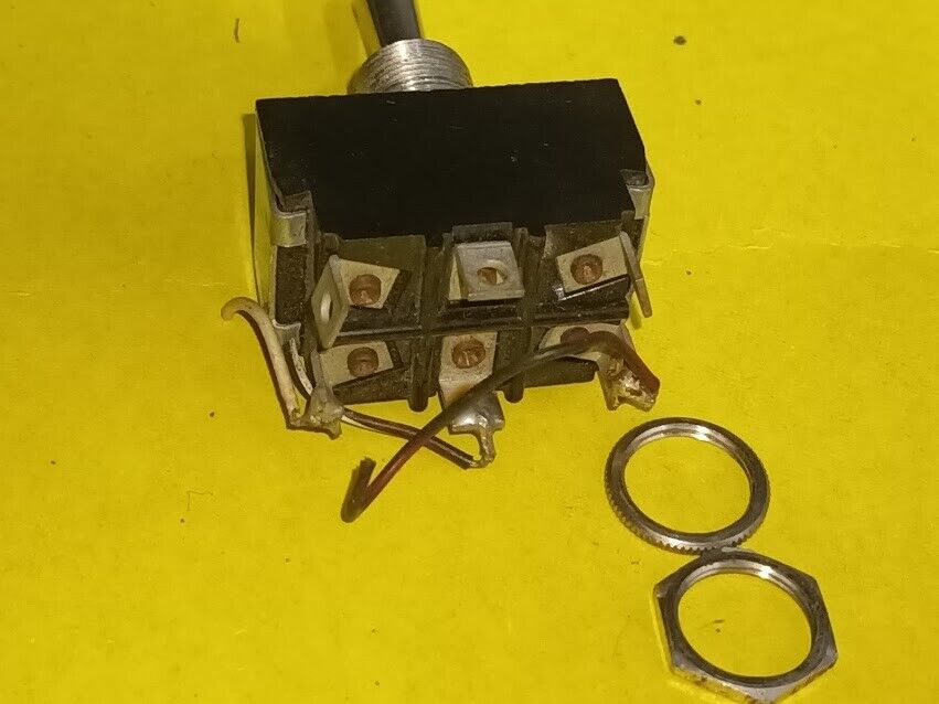 E60272 Hubbell LR39145 toggle switch 10A 277VAC 20A 125vac - Image 2