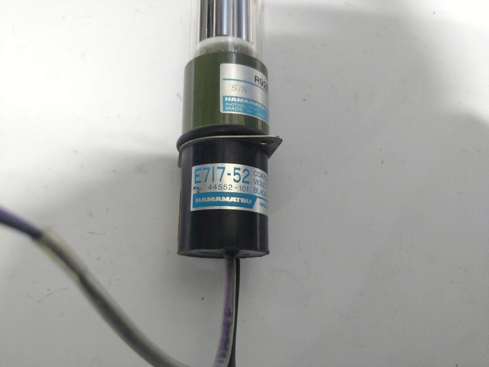 Hamamatsu R928 Photomultiplier tube W/ E717-52 D-type socket assembly 44552-101 - Image 4