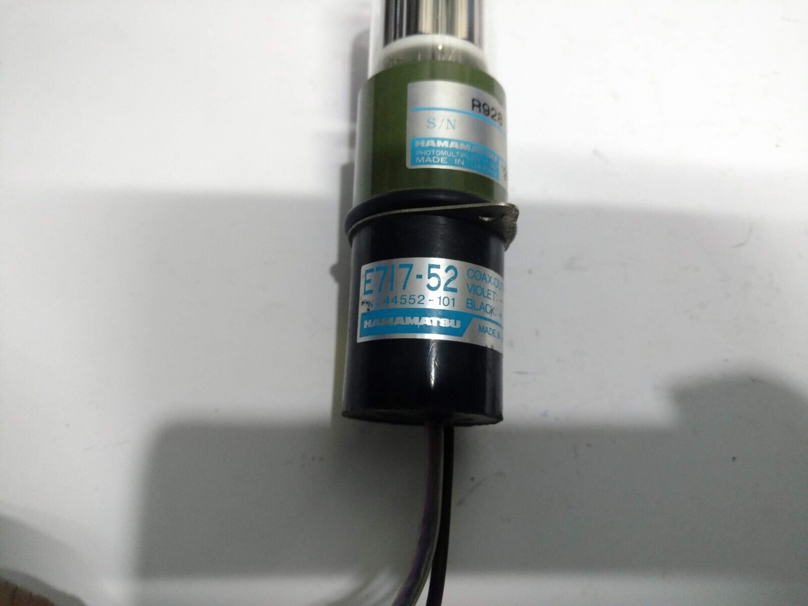 Hamamatsu R928 Photomultiplier tube W/ E717-52 D-type socket assembly 44552-101 - Image 7