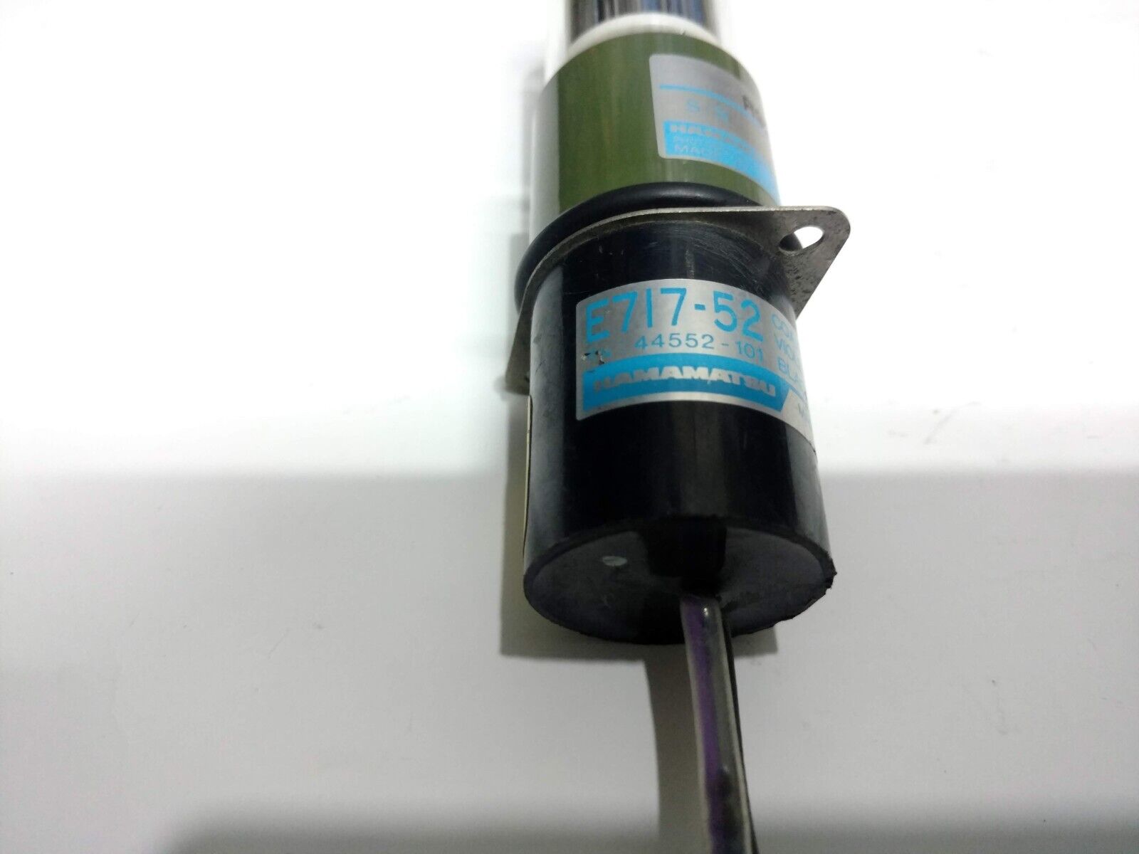 Hamamatsu R928 Photomultiplier tube W/ E717-52 D-type socket assembly 44552-101 - Image 9