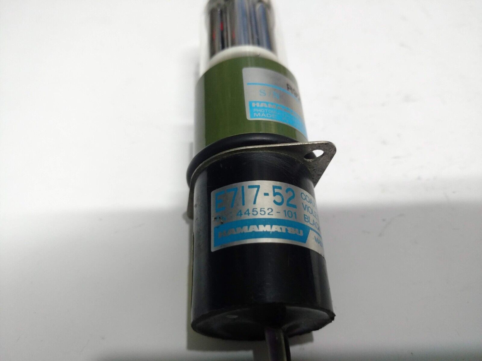 Hamamatsu R928 Photomultiplier tube W/ E717-52 D-type socket assembly 44552-101 - Image 10