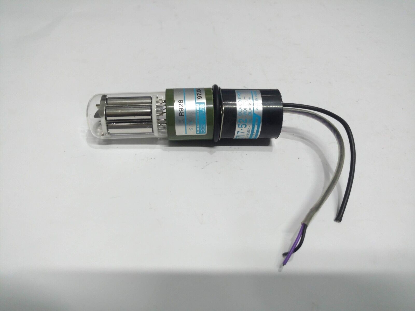 Hamamatsu R928 Photomultiplier tube W/ E717-52 D-type socket assembly 44552-101 - Image 12