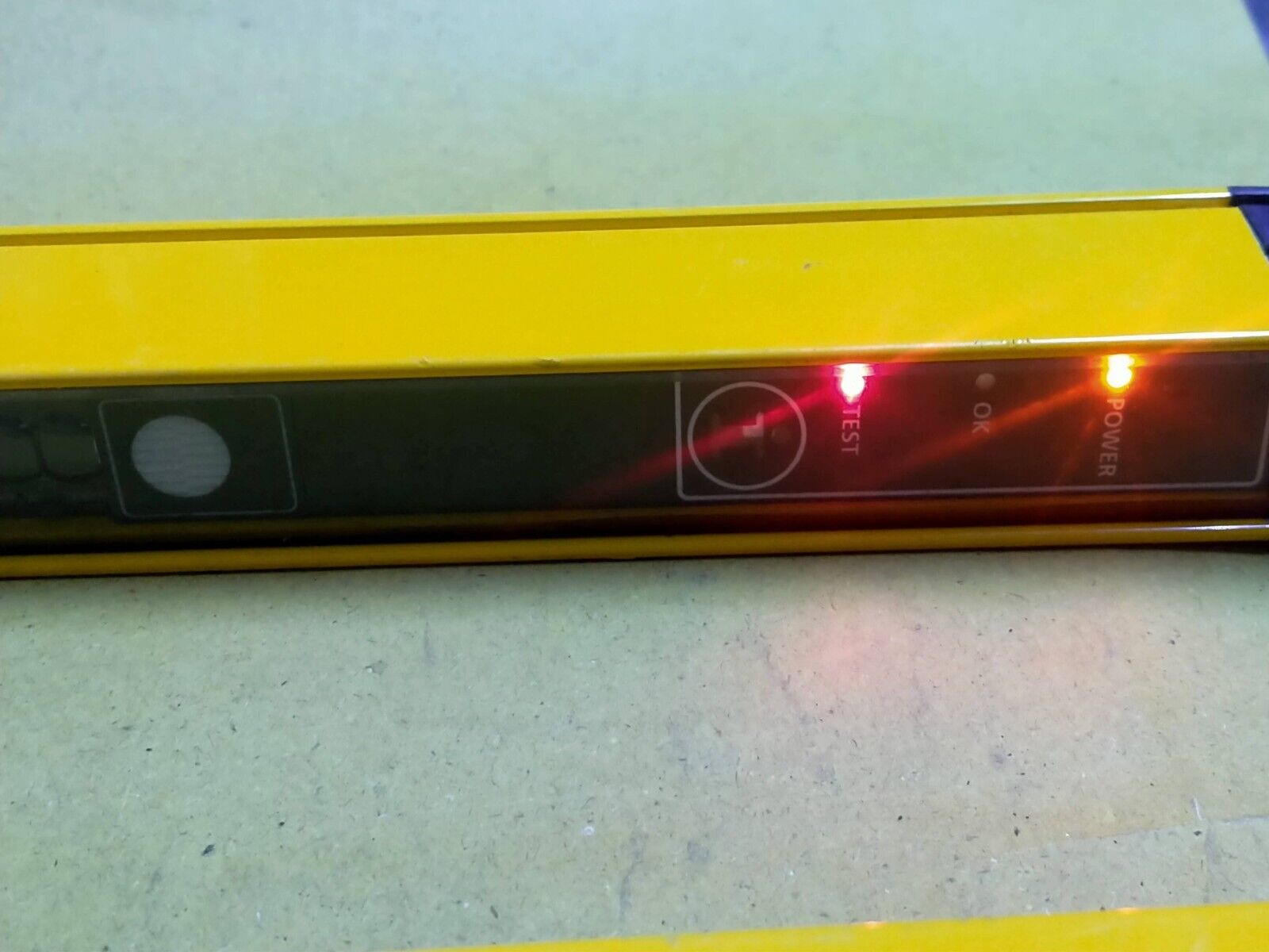 Allen-Bradley 445L-T4L0120YD GuardShield Safety Light Laser Alignment System