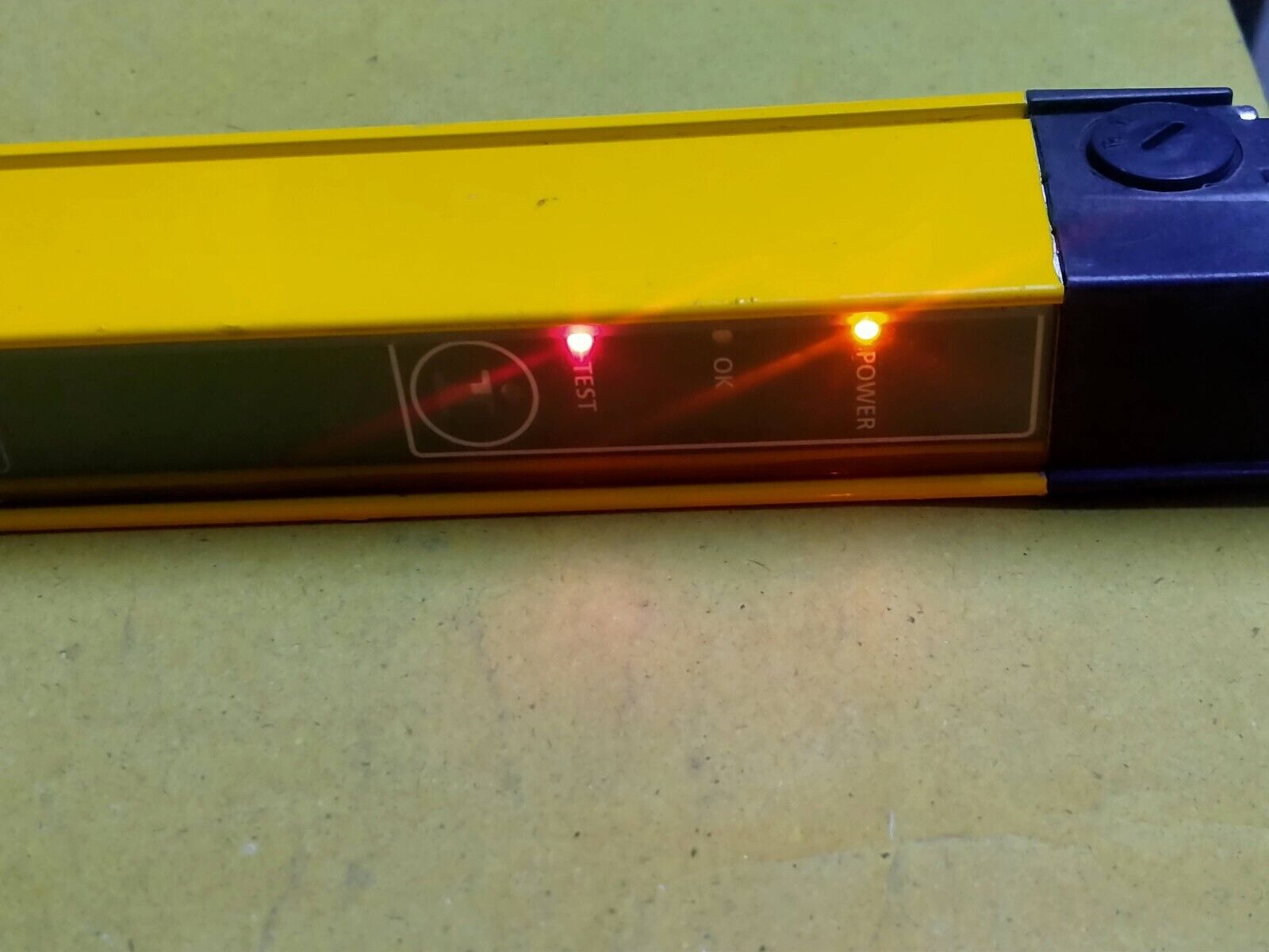 Allen-Bradley 445L-T4L0120YD GuardShield Safety Light Laser Alignment System - Image 2