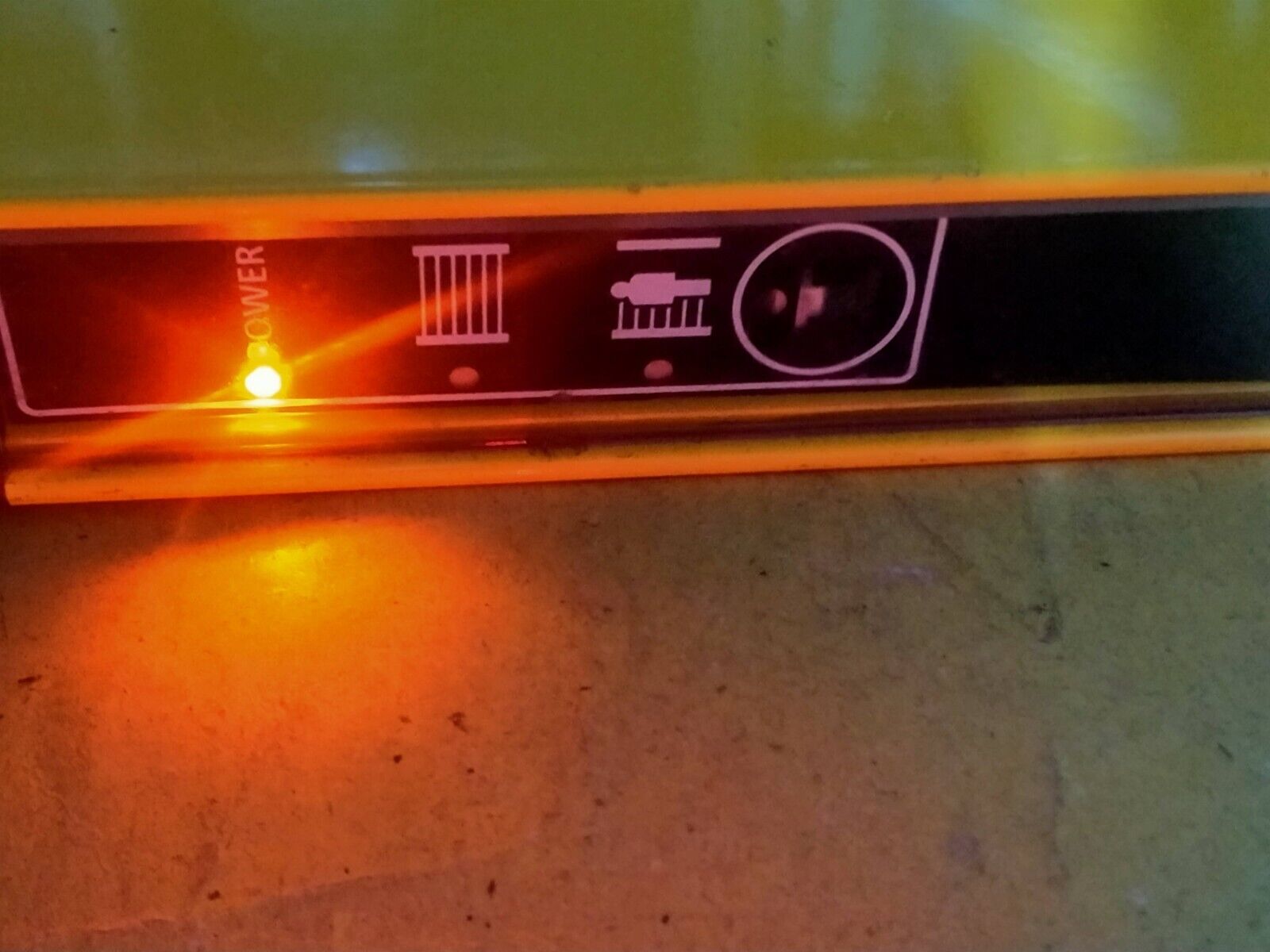 Allen-Bradley 445L-T4L0120YD GuardShield Safety Light Laser Alignment System - Image 3