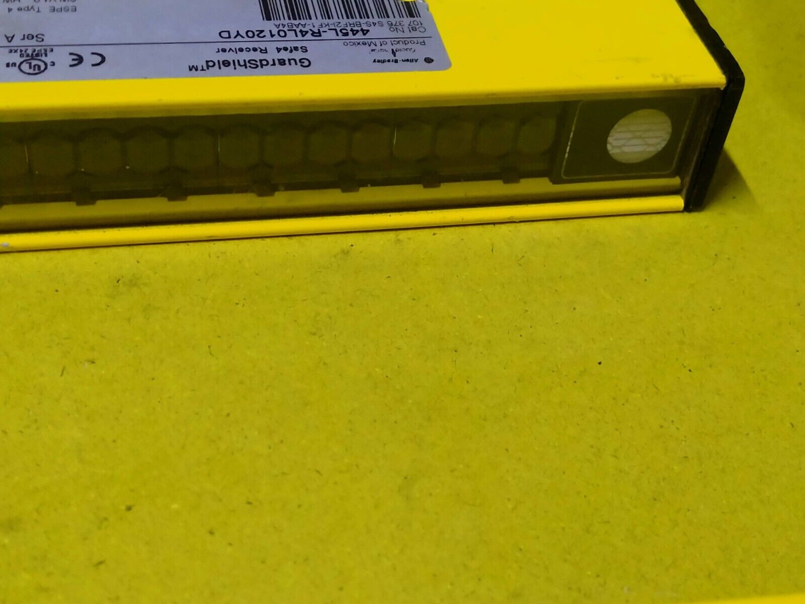 Allen-Bradley 445L-T4L0120YD GuardShield Safety Light Laser Alignment System - Image 4