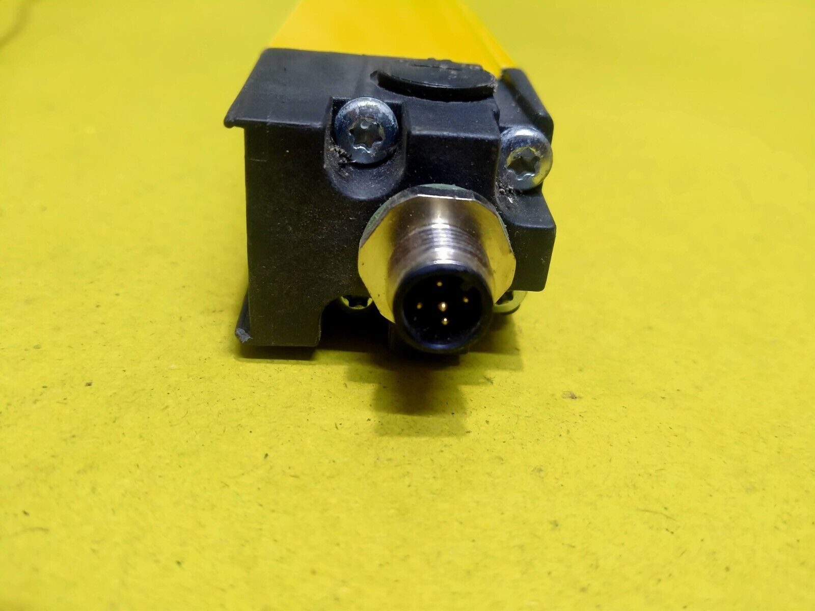 Allen-Bradley 445L-R4L0120YD GuardShield Safety Light Laser Alignment System - Image 4