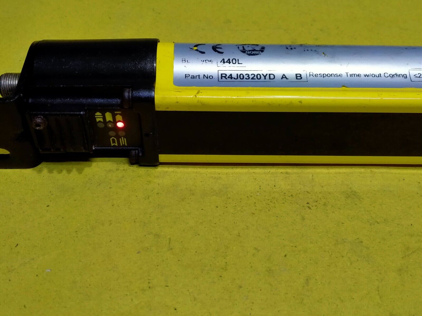 Allen Bradley T4J0320YD Guard Shield 440L Light Curtain Transmitter Ser A Rev B