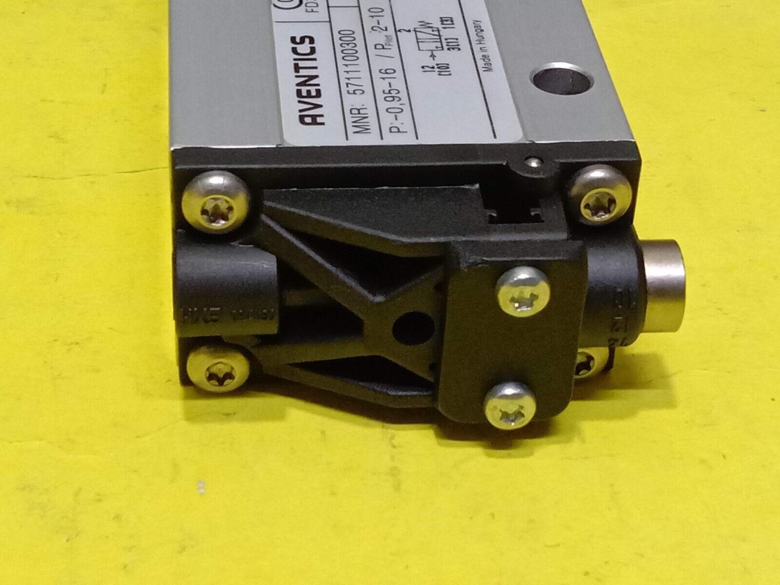 Aventics 5711100300 3/2-Way Directional Control Valve CD12 Marine Store Spare New - Image 7